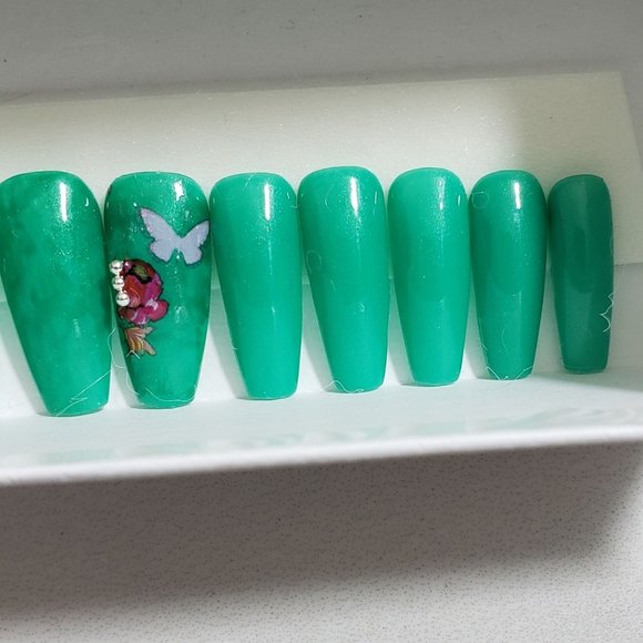 Medium Coffin Shaped Set of 22 Nails - Picture 5 of 6